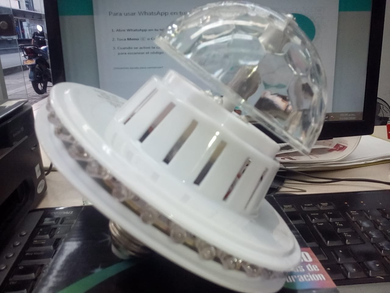 BOMBILLO GIRATORIO OVNI COLORES LED ROSCA E27 - Imagen 9