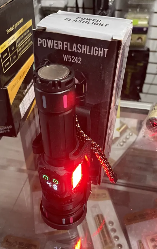 LINTERNA DE VIGILANTE Zoom Táctica Con Base E Imán Recargable Modelo W5242 - Imagen 4