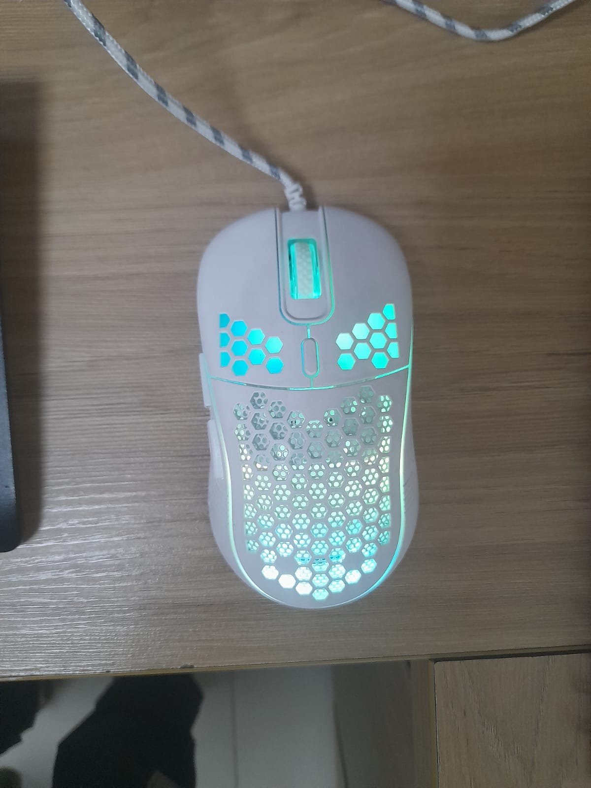 MOUSE GAMER D-110 ultraligero panal de abeja,12800 DPI, 6 botones RGB , cable sin arrastre - Imagen 6