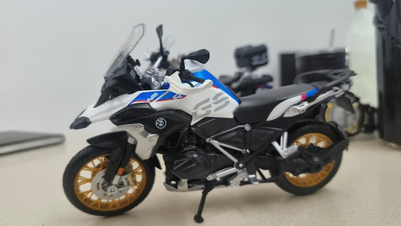 MOTOCICLETA BMW R 1250 GS Escala 1:12 Mc - Imagen 6