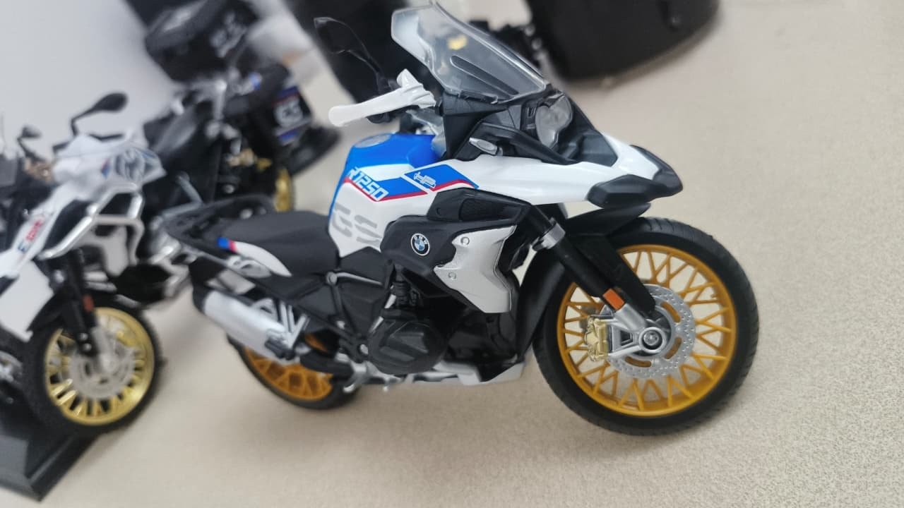 MOTOCICLETA BMW R 1250 GS Escala 1:12 Mc - Imagen 7